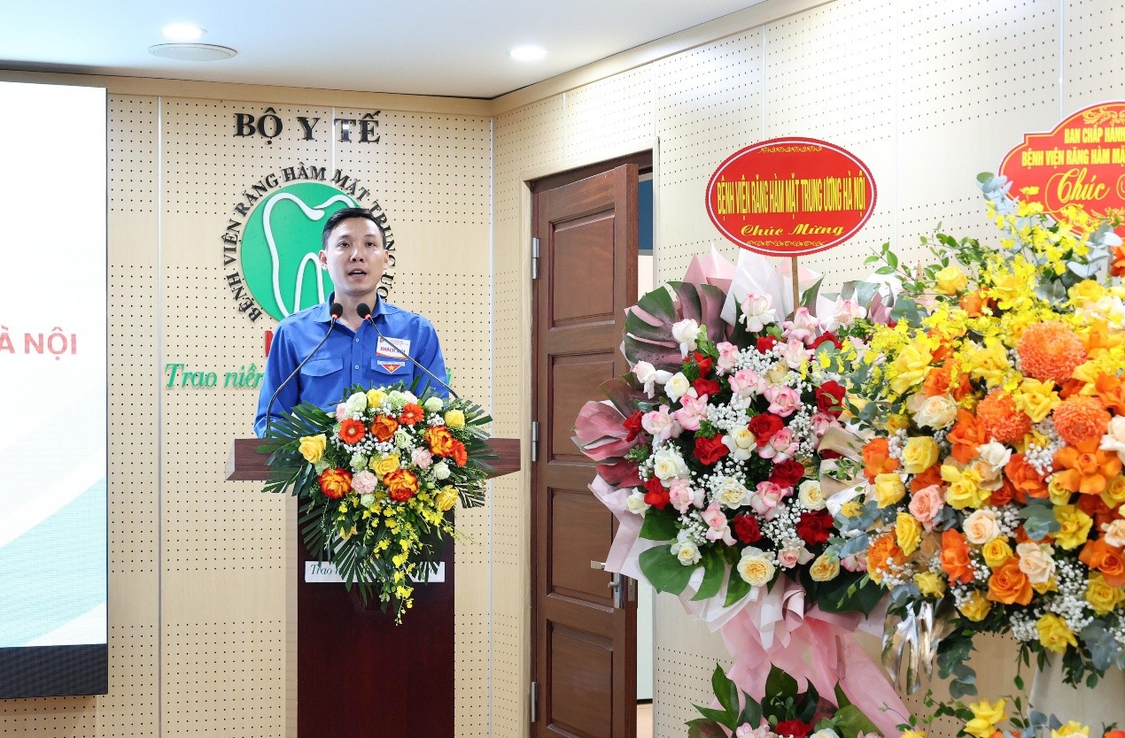 Đồng chí Đặng Thanh Tú, Phó chủ tịch Ủy ban Mặt trận Tổ quốc Việt Nam phường, Bí thư Đoàn phường Hoàn Kiếm.